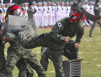 [ẢNH] Đổ rạp trước vẻ đẹp hút hồn của nữ đặc nhiệm Hàn Quốc