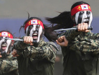 [ẢNH] Đổ rạp trước vẻ đẹp hút hồn của nữ đặc nhiệm Hàn Quốc