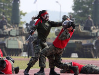 [ẢNH] Đổ rạp trước vẻ đẹp hút hồn của nữ đặc nhiệm Hàn Quốc