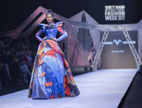 Trò cưng của NTK nổi tiếng Cory Trần thành công với BST đầu tay 