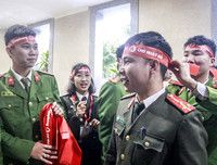 [ẢNH] Ấn tượng mạnh với hình ảnh nữ Công an Thủ đô hiến máu cứu người