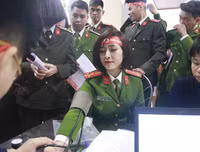 [ẢNH] Ấn tượng mạnh với hình ảnh nữ Công an Thủ đô hiến máu cứu người