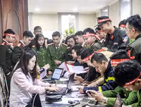 [ẢNH] Ấn tượng mạnh với hình ảnh nữ Công an Thủ đô hiến máu cứu người