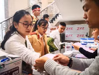 [ẢNH] Ấn tượng mạnh với hình ảnh nữ Công an Thủ đô hiến máu cứu người