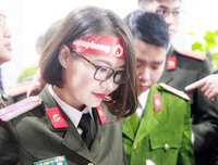 [ẢNH] Ấn tượng mạnh với hình ảnh nữ Công an Thủ đô hiến máu cứu người