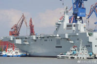 [ẢNH] Tàu đổ bộ trực thăng của Trung Quốc chạy thử nghiệm khi đang thi công dang dở