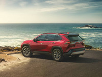 Toyota RAV4 2019 trình làng với sự thay đổi toàn diện