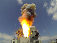 [ẢNH] Chiến hạm Nga dội mưa tên lửa hành trình Kalibr vào thành phố Aleppo