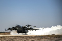 [ẢNH] Máy bay vận tải khổng lồ C-17 đưa quân nhân Việt Nam đi làm nhiệm vụ ở Nam Sudan