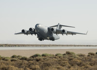 [ẢNH] Máy bay vận tải khổng lồ C-17 đưa quân nhân Việt Nam đi làm nhiệm vụ ở Nam Sudan