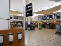 [ẢNH] Nước Anh vắng lặng lạ thường, Thủ tướng Johnson cảnh báo nguy cơ 