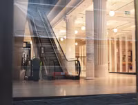 [ẢNH] Nước Anh vắng lặng lạ thường, Thủ tướng Johnson cảnh báo nguy cơ 