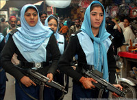 [ẢNH] Vẻ đẹp cuốn hút như thiên thần của nữ binh sĩ Pakistan