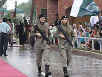 [ẢNH] Vẻ đẹp cuốn hút như thiên thần của nữ binh sĩ Pakistan