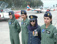 [ẢNH] Vẻ đẹp cuốn hút như thiên thần của nữ binh sĩ Pakistan