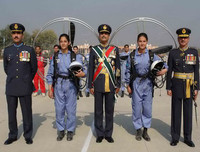 [ẢNH] Vẻ đẹp cuốn hút như thiên thần của nữ binh sĩ Pakistan