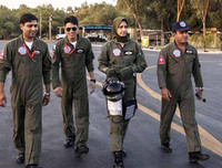 [ẢNH] Vẻ đẹp cuốn hút như thiên thần của nữ binh sĩ Pakistan