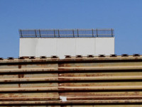 Cận cảnh nguyên mẫu các bức tường Mỹ sẽ xây dọc biên giới Mexico