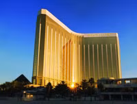 Rợn người bên trong phòng của kẻ thủ ác gây ra vụ xả súng kinh hoàng tại Mỹ