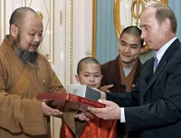 Tổng thống Putin thường tặng quà cho ai?