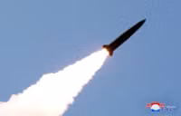 [ẢNH] Triều Tiên bất ngờ thử tên lửa đạn đạo 