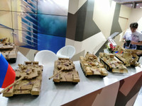 [ẢNH] Loạt mô hình thiết giáp tối tân của Nga trưng bày ngay tại Hà Nội