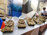 [ẢNH] Loạt mô hình thiết giáp tối tân của Nga trưng bày ngay tại Hà Nội