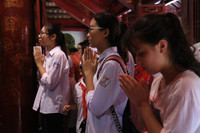 Văn Miếu - Quốc Tử Giám những ngày sĩ tử cầu may