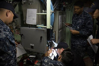 [ẢNH] Siêu tàu ngầm hạt nhân Mỹ mới hạ thủy đã bị nước biển lột vỏ