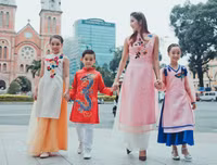 Ngọc Quyên trích tiền bán áo dài để làm từ thiện