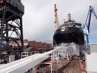 Tàu phá băng trang bị tên lửa hành trình Kalibr gia nhập hải quân Nga