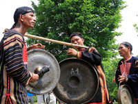 Đặc sắc lễ lên nhà Rông ở Hà Nội