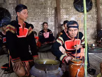 Đặc sắc lễ lên nhà Rông ở Hà Nội