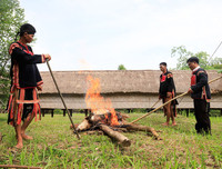Đặc sắc lễ lên nhà Rông ở Hà Nội