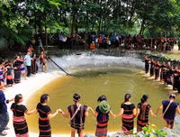 Đặc sắc lễ lên nhà Rông ở Hà Nội