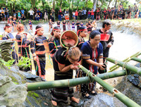 Đặc sắc lễ lên nhà Rông ở Hà Nội