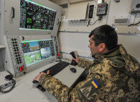 [ẢNH] Ukraine nhận vũ khí tối tân từ NATO, ly khai miền Đông 