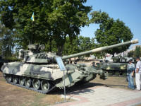 [ẢNH] Ukraine biểu dương lực lượng tăng thiết giáp hùng hậu răn đe ly khai miền Đông