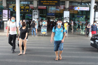 [ẢNH] Không đeo khẩu trang có thể bị phạt 300.000 đồng, trốn cách ly có thể xỷ lý hình sự