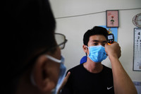 [ẢNH] Không đeo khẩu trang có thể bị phạt 300.000 đồng, trốn cách ly có thể xỷ lý hình sự