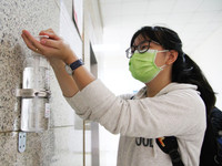 [ẢNH] Không đeo khẩu trang có thể bị phạt 300.000 đồng, trốn cách ly có thể xỷ lý hình sự