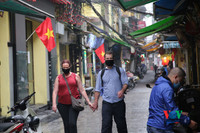 [ẢNH] Không đeo khẩu trang có thể bị phạt 300.000 đồng, trốn cách ly có thể xỷ lý hình sự