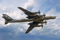 [ẢNH] Bộ ba máy bay ném bom chiến lược Nga khoe vũ khí trong tình hình nóng