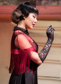 Ngô Phương Lan lần đầu diễn catwalk, Á hậu Hoàng Anh bế bụng bầu đi xem thời trang