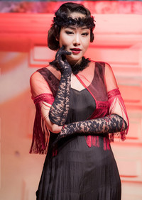 Ngô Phương Lan lần đầu diễn catwalk, Á hậu Hoàng Anh bế bụng bầu đi xem thời trang