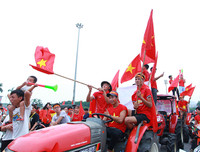 Mỹ Đình rực đỏ chào đón đoàn thể thao Việt Nam