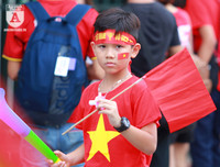 Mỹ Đình rực đỏ chào đón đoàn thể thao Việt Nam