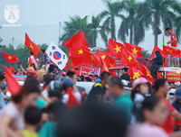 Mỹ Đình rực đỏ chào đón đoàn thể thao Việt Nam