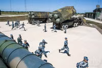 Chỉ diễn tập thôi, vì sao Trung Quốc cũng phóng ồ ạt S-300PMU?