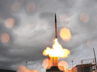 [ẢNH] Điểm yếu cốt lõi khiến THAAD liên tiếp bị S-400 qua mặt trên thị trường vũ khí